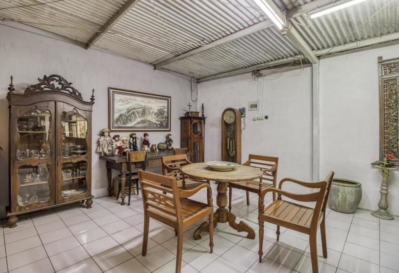 בית מלון כפרי Reddoorz Hostel Near Adisucipto Airport Yogyakarta