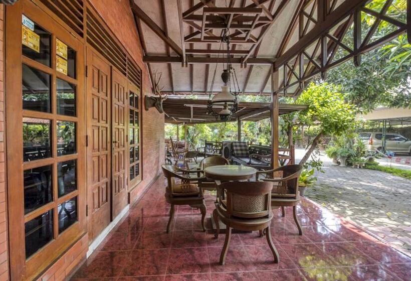 בית מלון כפרי Reddoorz Hostel Near Adisucipto Airport Yogyakarta