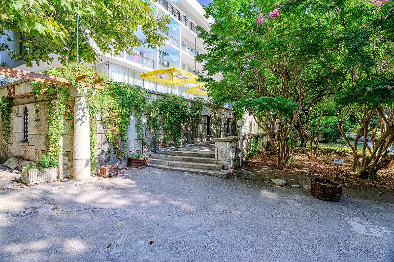 בית מלון כפרי International House Of Journalists