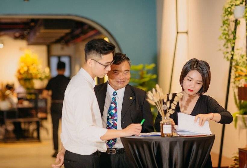 هتل Em Oi Boutique