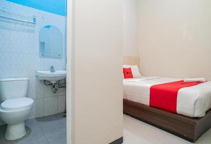 فندق Reddoorz Near Matahari Singosaren Solo