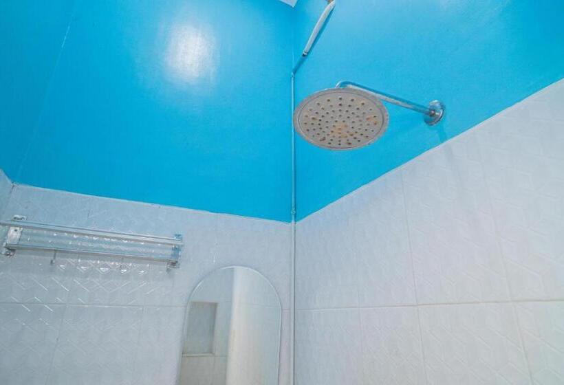 فندق Reddoorz Near Matahari Singosaren Solo