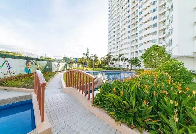 ホテル Reddoorz Premium @ Anuva Residences
