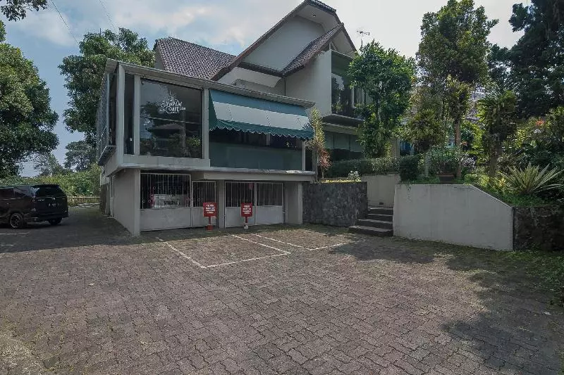 Majatalo Reddoorz Near Upi Setiabudi 2