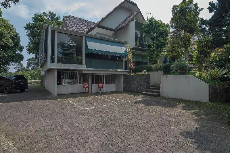 Majatalo Reddoorz Near Upi Setiabudi 2