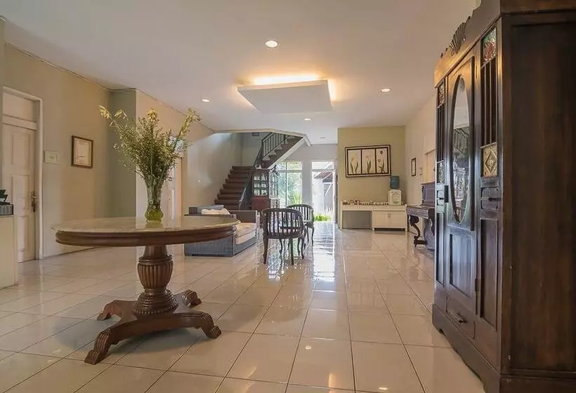 Majatalo Reddoorz Near Upi Setiabudi 2