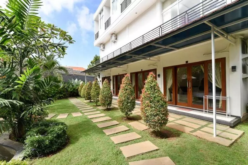 ペンション Reddoorz Plus Near Pandawa Beach