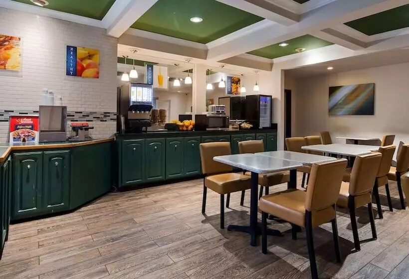 ホテル Best Western John Muir Inn