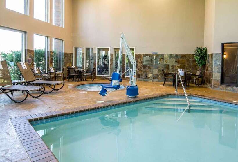 호텔 Comfort Inn & Suites