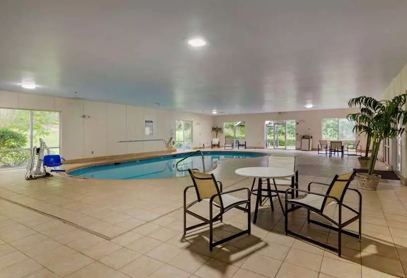 Отель Comfort Suites Milledgeville