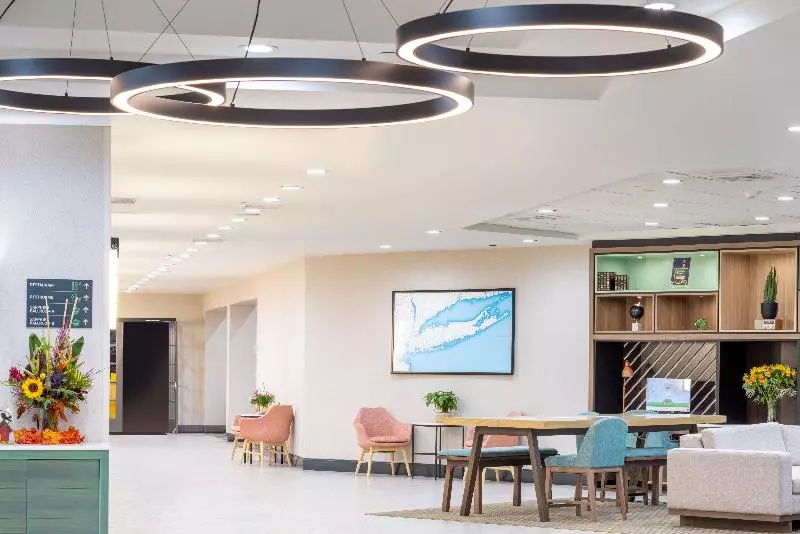 هتل Holiday Inn   Long Island   Islip Arpt East, An Ihg