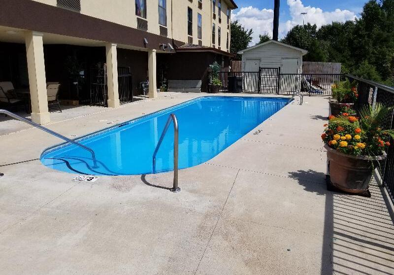 فندق Clarion Pointe