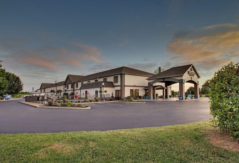 בית מלון כפרי Wingfield Inn & Suites