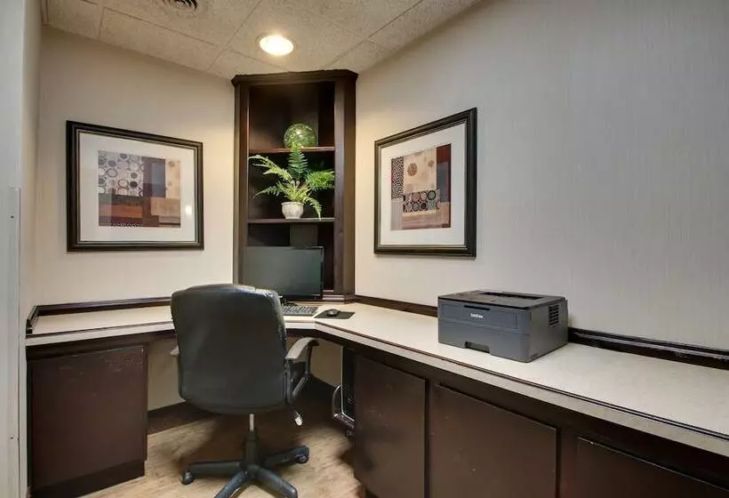 ホテル Wingfield Inn & Suites