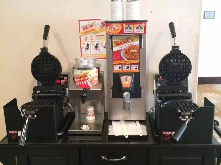 ホテル Wingfield Inn & Suites