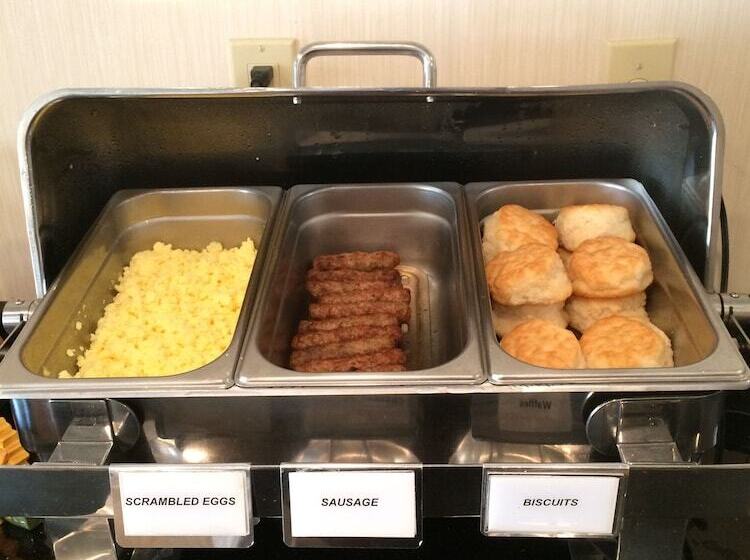 בית מלון כפרי Wingfield Inn & Suites