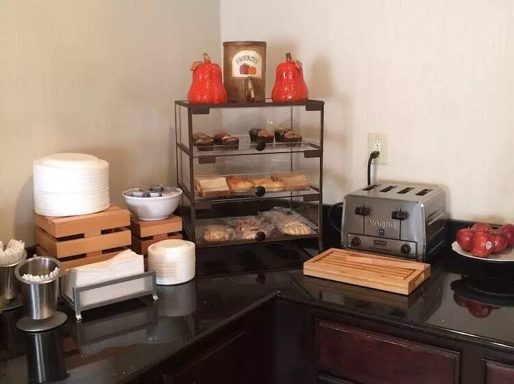 ホテル Wingfield Inn & Suites