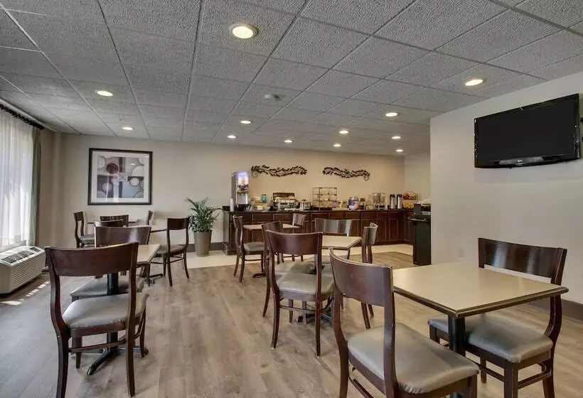 ホテル Wingfield Inn & Suites