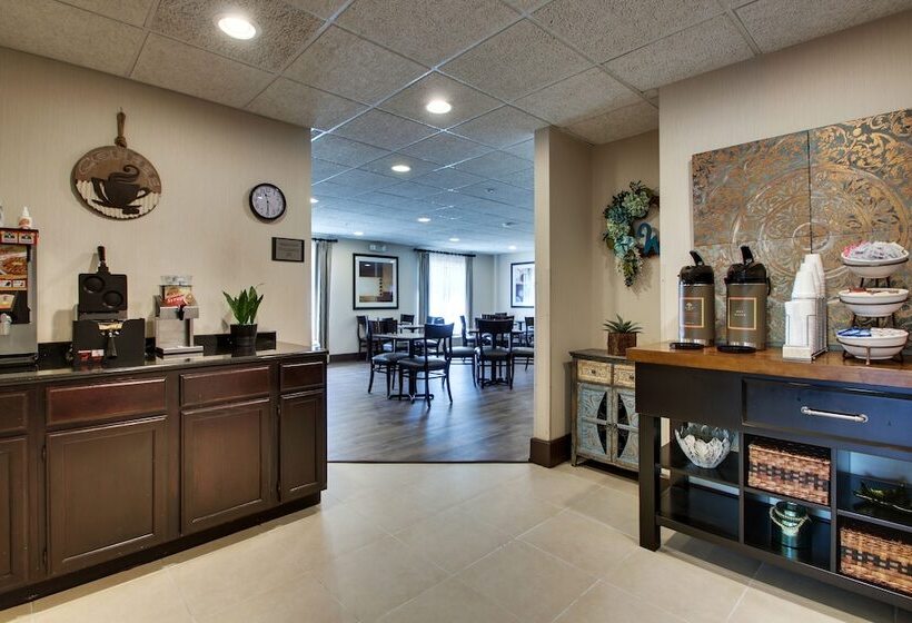 בית מלון כפרי Wingfield Inn & Suites