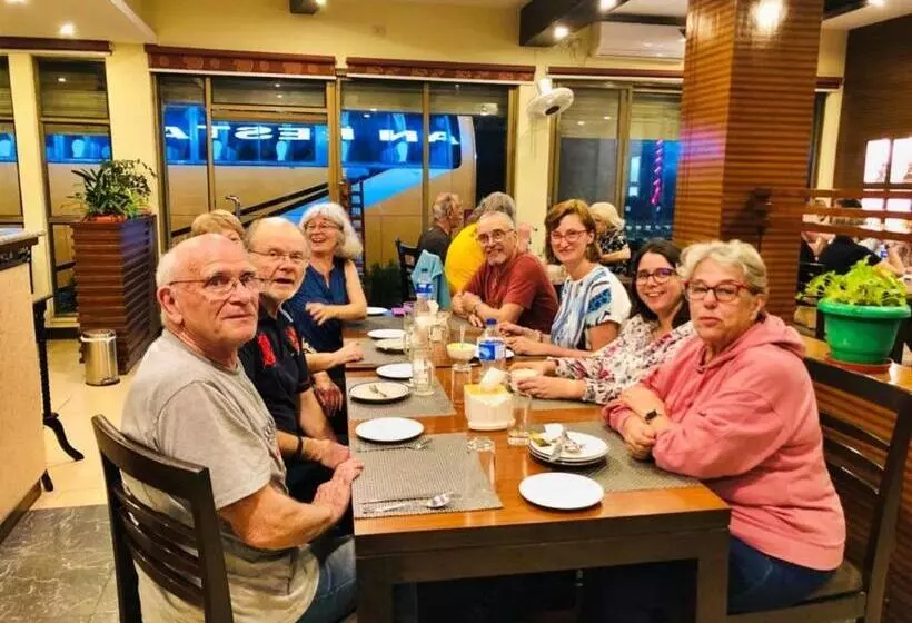 هتل Peaceland Lumbini