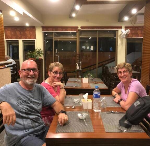 هتل Peaceland Lumbini