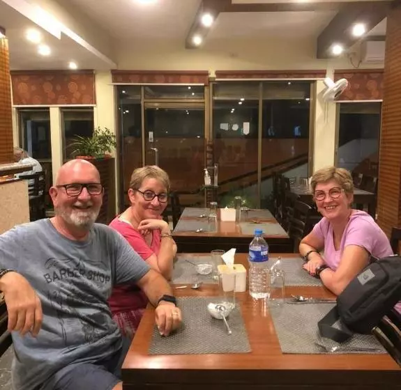 هتل Peaceland Lumbini