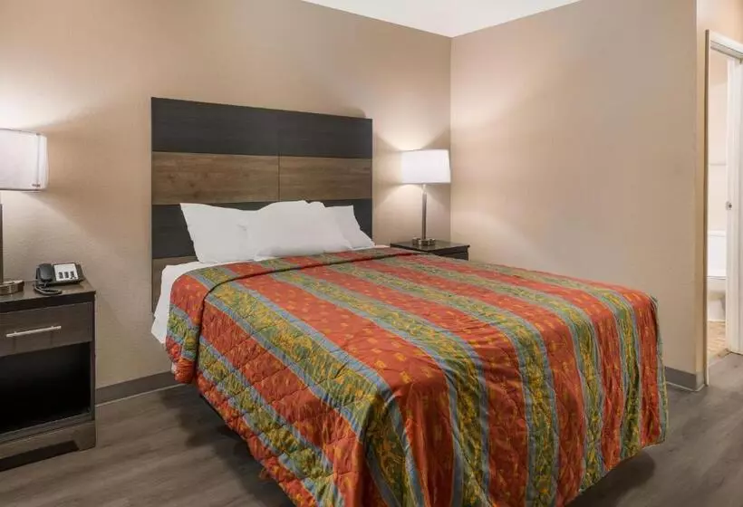 Motelli Knights Inn Grand Rapids East Airport