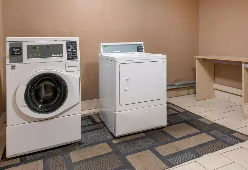 Motelli Knights Inn Grand Rapids East Airport