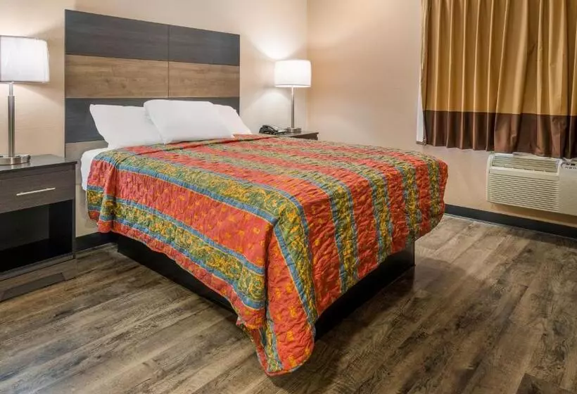 Motelli Knights Inn Grand Rapids East Airport