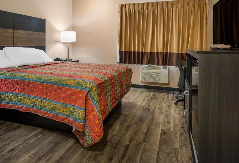 Motelli Knights Inn Grand Rapids East Airport