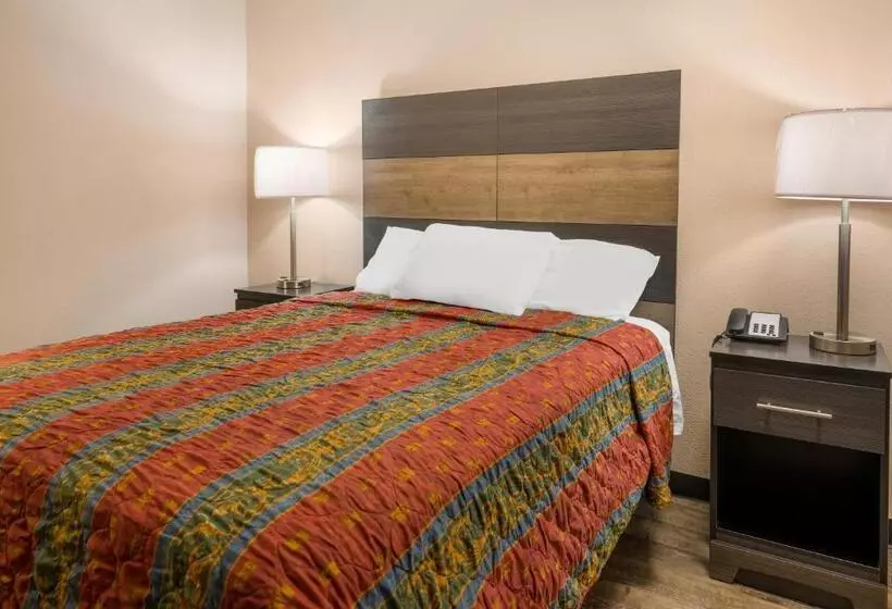 Motelli Knights Inn Grand Rapids East Airport