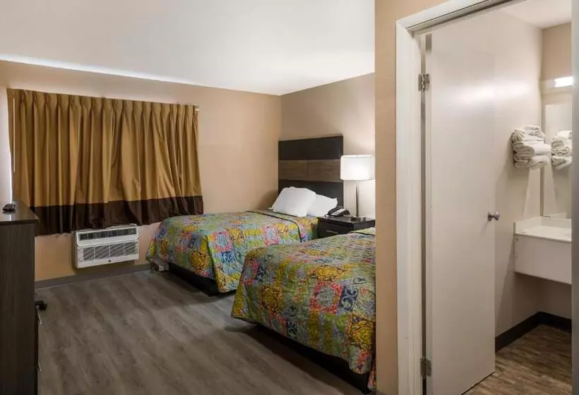 Motelli Knights Inn Grand Rapids East Airport