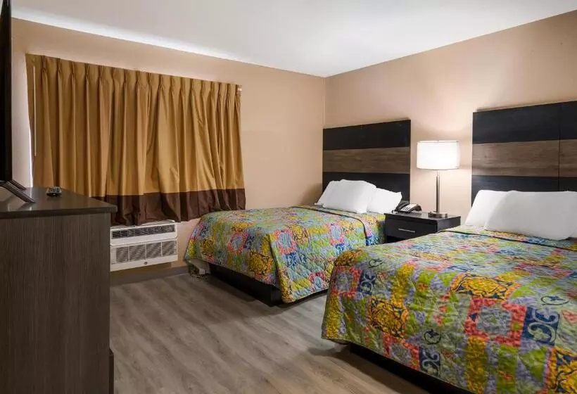 Motelli Knights Inn Grand Rapids East Airport