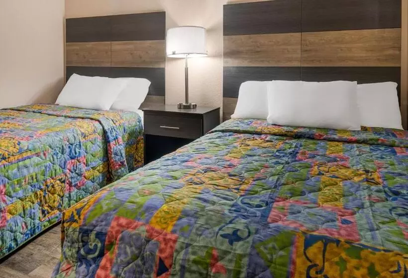 Motelli Knights Inn Grand Rapids East Airport