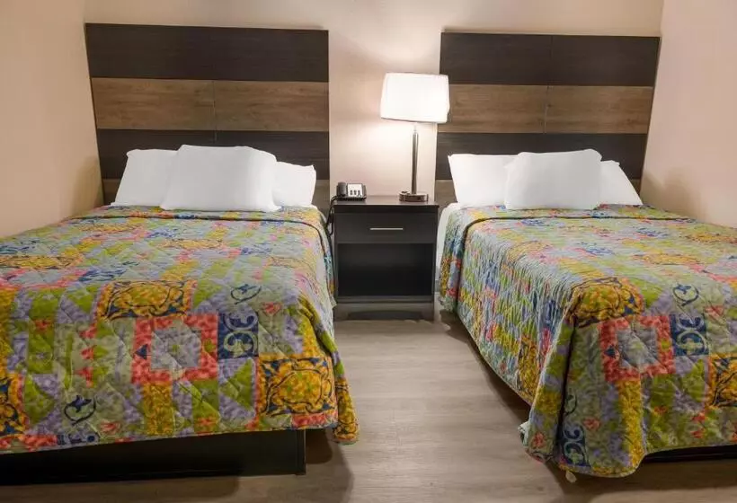 Motelli Knights Inn Grand Rapids East Airport