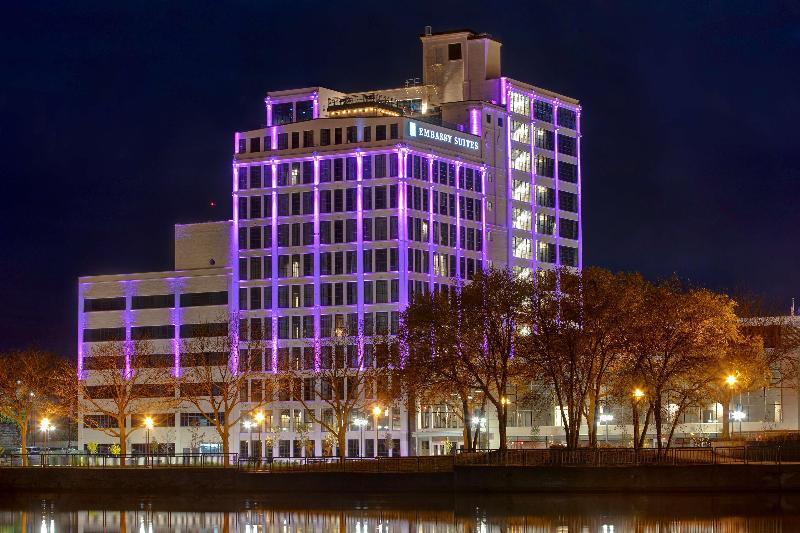 בית מלון כפרי Embassy Suites By Hilton Rockford Riverfront