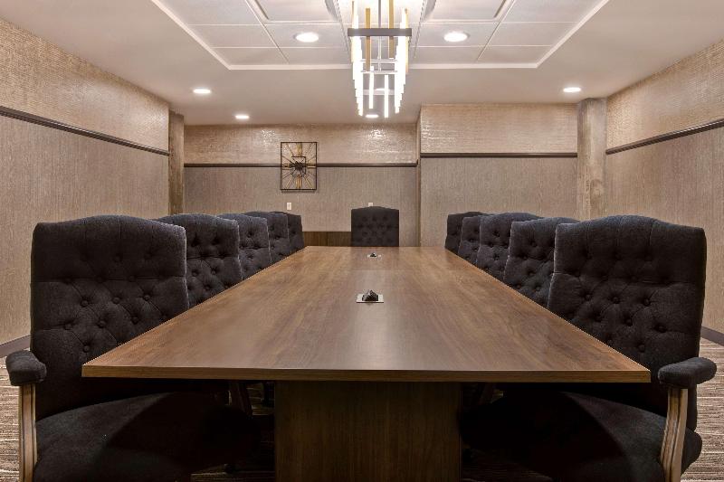 בית מלון כפרי Embassy Suites By Hilton Rockford Riverfront