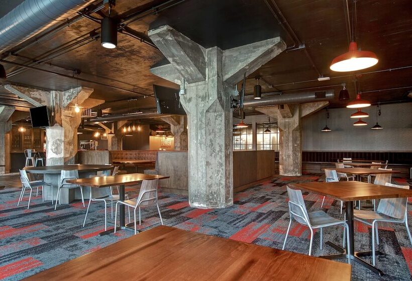 בית מלון כפרי Embassy Suites By Hilton Rockford Riverfront