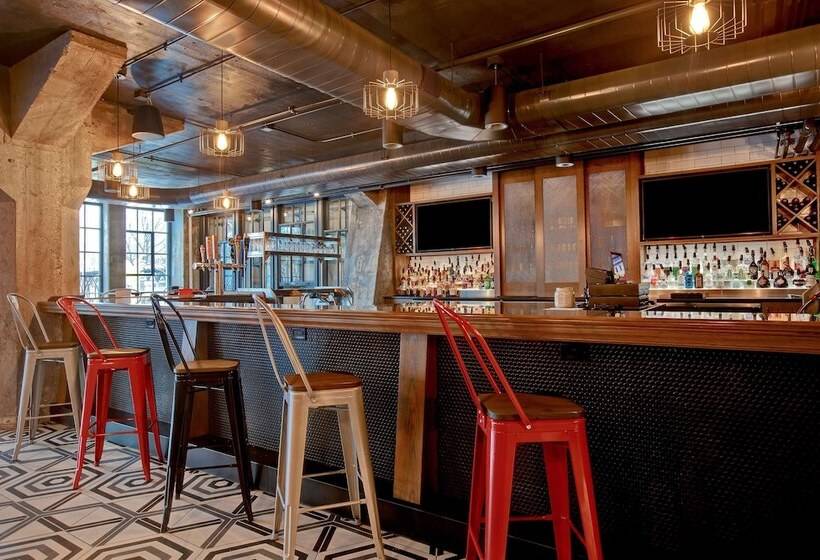 בית מלון כפרי Embassy Suites By Hilton Rockford Riverfront