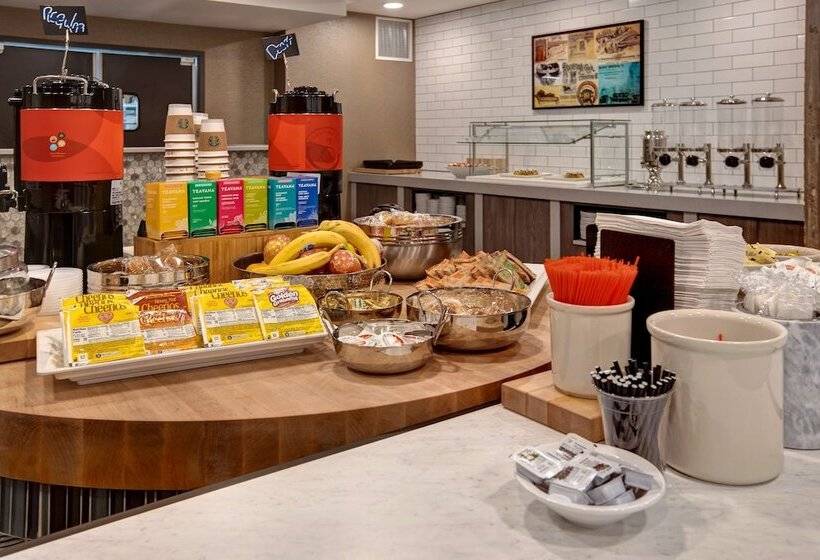 בית מלון כפרי Embassy Suites By Hilton Rockford Riverfront