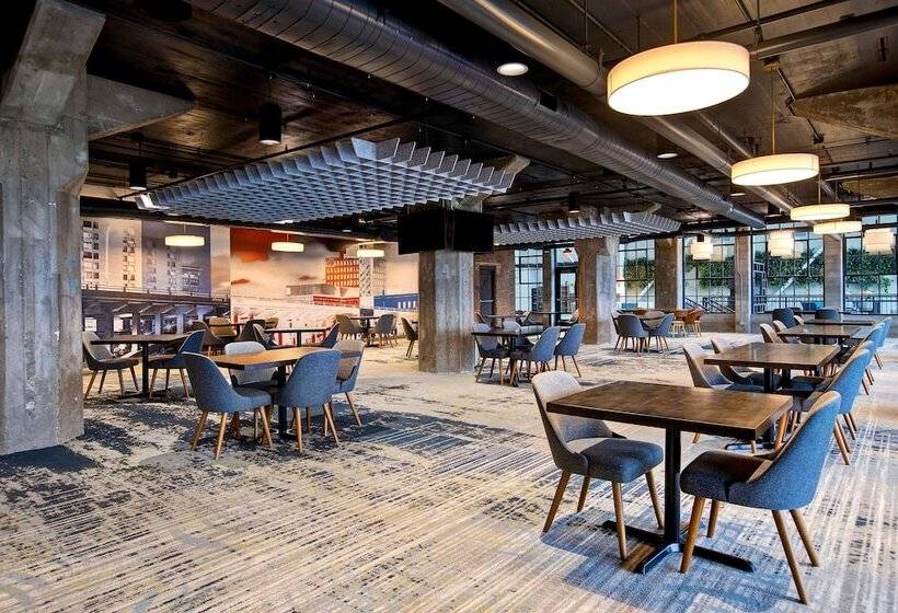 בית מלון כפרי Embassy Suites By Hilton Rockford Riverfront