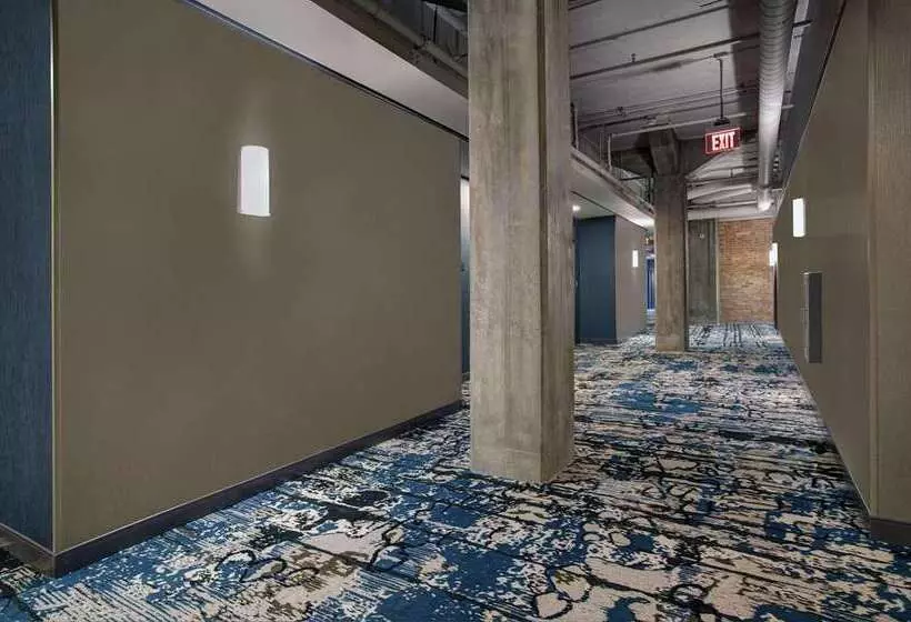 ホテル Embassy Suites By Hilton Rockford Riverfront