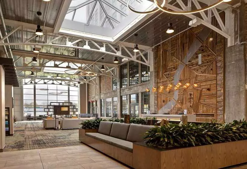 ホテル Embassy Suites By Hilton Rockford Riverfront