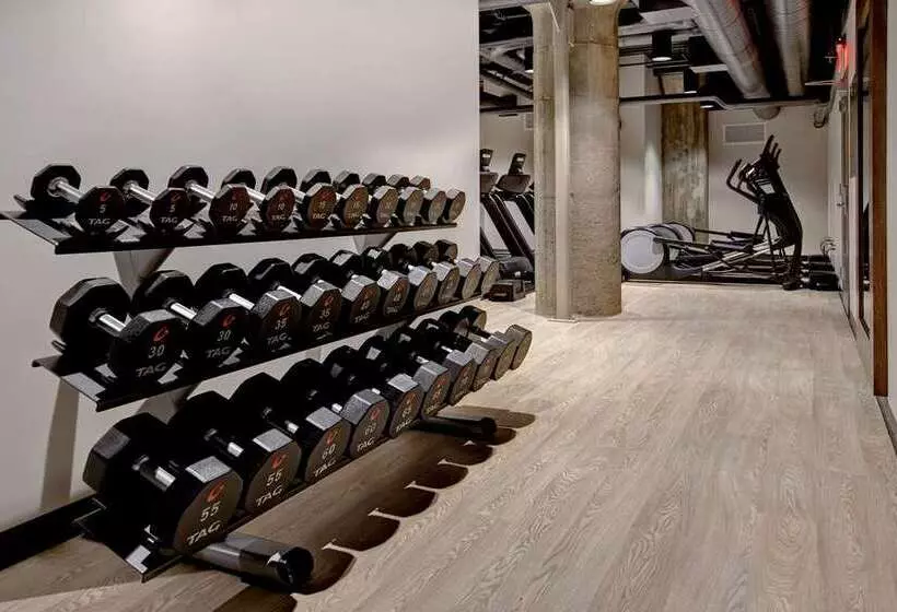 ホテル Embassy Suites By Hilton Rockford Riverfront