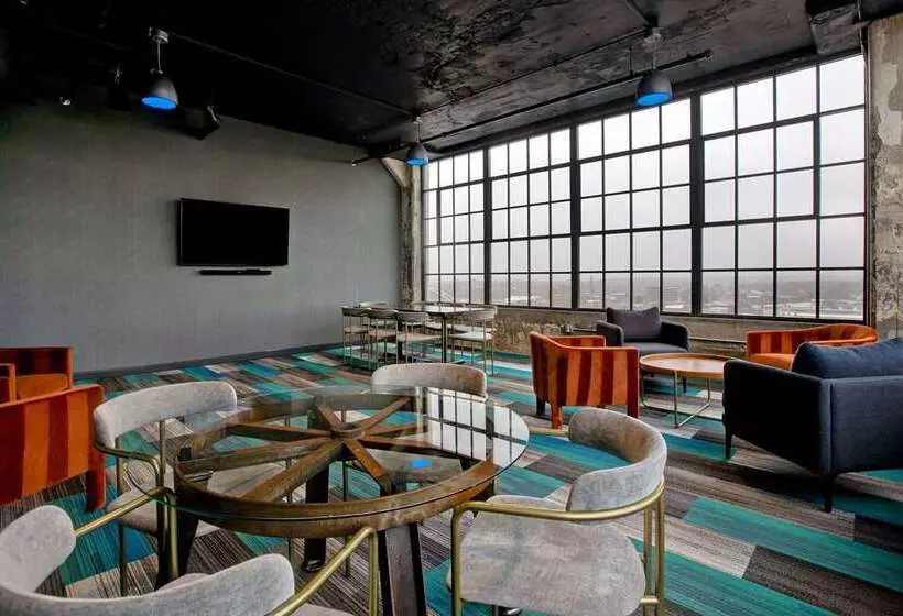 ホテル Embassy Suites By Hilton Rockford Riverfront