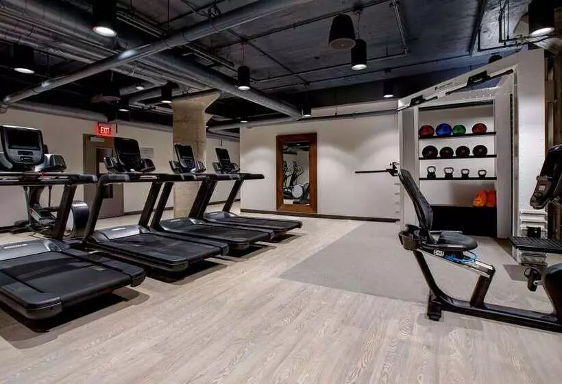 ホテル Embassy Suites By Hilton Rockford Riverfront