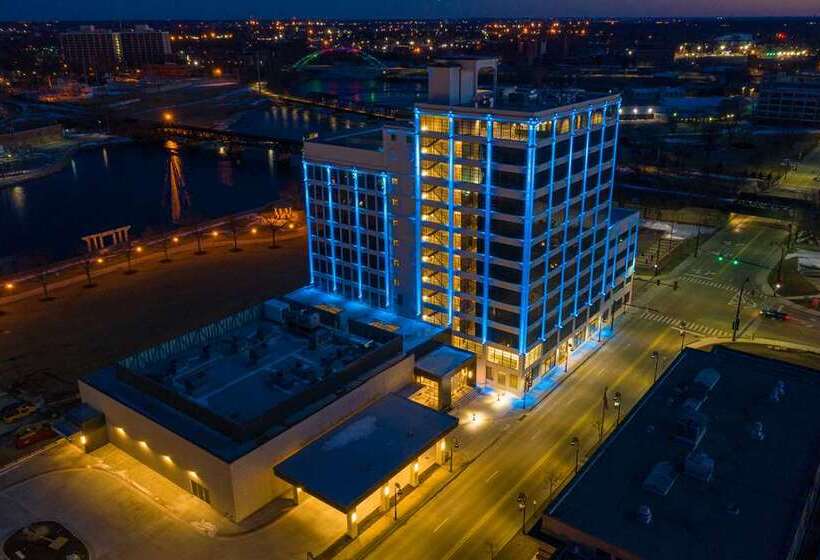 בית מלון כפרי Embassy Suites By Hilton Rockford Riverfront