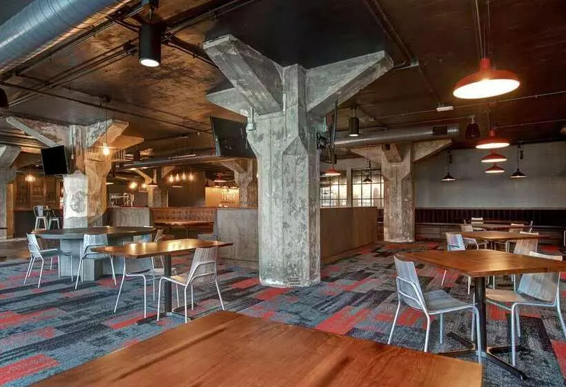 ホテル Embassy Suites By Hilton Rockford Riverfront