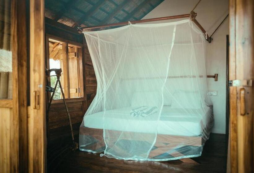 בית מלון כפרי Whisky Point Resort