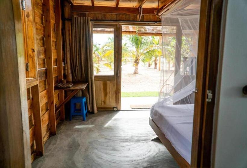 בית מלון כפרי Whisky Point Resort